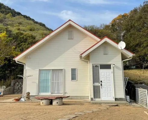 A House Surrounded by Mountains and the Sea on Sho Hotels in Tonosho