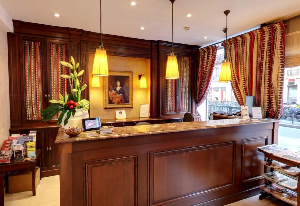 호텔 듀크 드 부르고뉴의 외관 야경