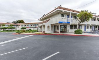 Motel 6 Salinas, CA - North Monterey Area