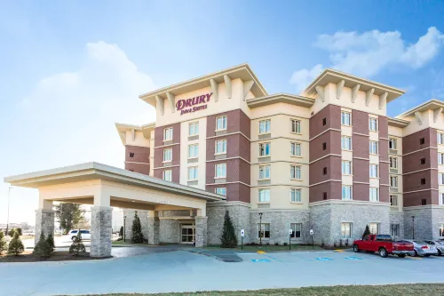 Drury Inn & Suites Louisville North - Pet friendly