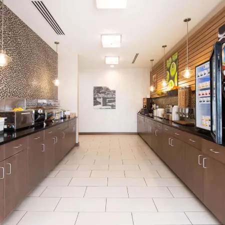 La Quinta Inn & Suites by Wyndham Morgantown