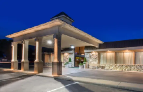Ramada by Wyndham Midtown Grand Island Hotel di 