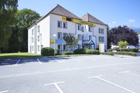 Premiere Classe Geneve - Saint Genis Pouilly Отели в г. Превессен-Моэн