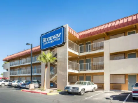 ロードウェイ イン & スイーツ ニードルズ ニードルズのホテル