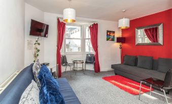 City Central, 2 Min to the Sea, 4 Bedroom Townhouse, wi-fi, Car-Park - Housity