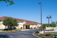 Days Inn & Suites by Wyndham Commerce Hotels near Kroger