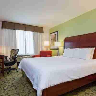 Hilton Garden Inn Queens/JFK Rooms