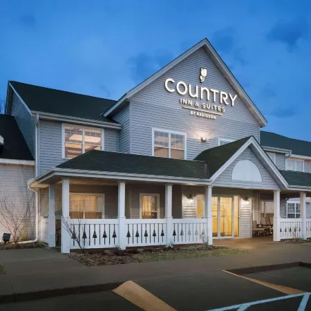 Country Inn & Suites by Radisson, Grinnell, IA Отели в г. Пауэшик