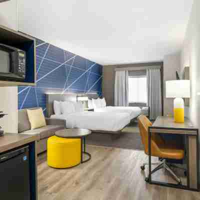Comfort Suites Elgin Rooms