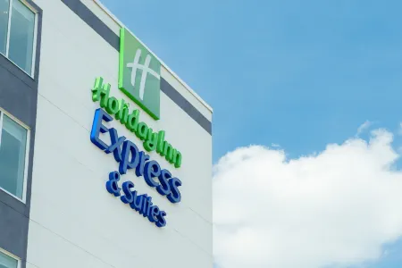 Holiday Inn Express & Suites Mall of America - MSP Airport