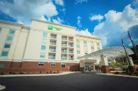 Holiday Inn & Suites Arden - Asheville Airport فنادق في Fletcher