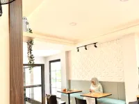 Behomy Corner Eight Lippo Karawaci Các khách sạn gần Khu phố Benton Junction