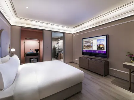 Mercure Shanghai  Qiantan Отели рядом с достопримечательностью «Shanghai Harbor Longwu Harbor Company Wharf»