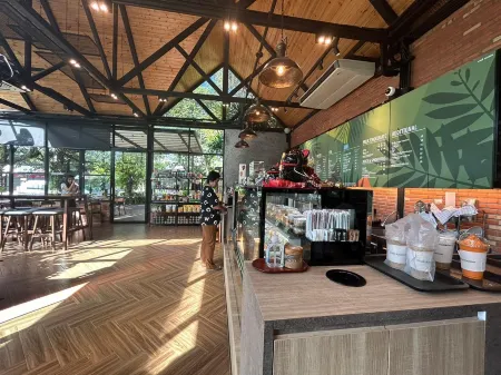 The O Valley Boutique Hotel Отели рядом с достопримечательностью «Wat Sathol Thammaram»