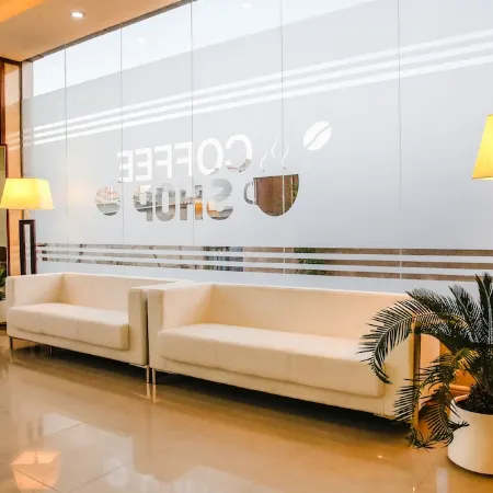 SH Hotel - Free Parking Отели рядом с достопримечательностью «Торговый центр Al Manar»