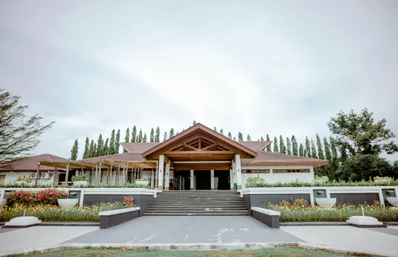 洛倫佐塔拉克莊園酒店