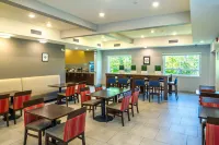 Comfort Inn & Suites - breakfast