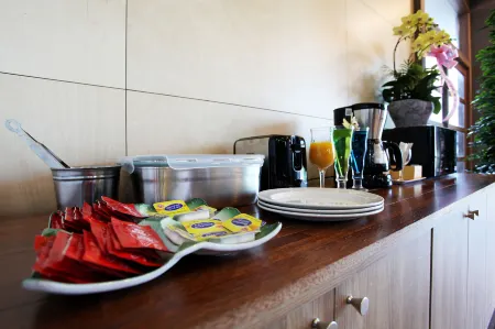 Hongcheon Hwayanggang Hotel Отели рядом с достопримечательностью «Hongcheon Saengmyeong Geongang Gwahakgwan»