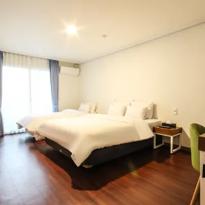 Waikei Hotel Jeonju Отели рядом с достопримечательностью «Королевская гробница Чогёндан»