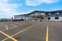 Econo Lodge Madison East - parking