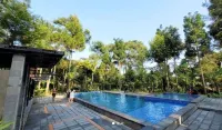 Pondok Rasamala - Resort Bernuansa Alam Pedesaan Hotels in Pamijahan