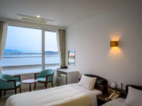 Lakeside Hot Spring Hotel Kunibiki Hotels in Izumo