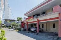 RedDoorz Near Bukit Darmo Golf Hotels in Sukomanunggal