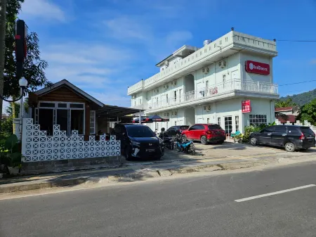 RedDoorz Syariah Near Kantor Bupati Pantai Pandan Sibolga Отели в г. Центральное Тапанули