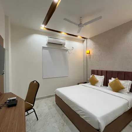 Hotel Satsang Grand