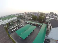 納特西里酒店 - 停車場