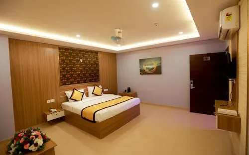 Hotel Emirates فنادق في Nileshwar