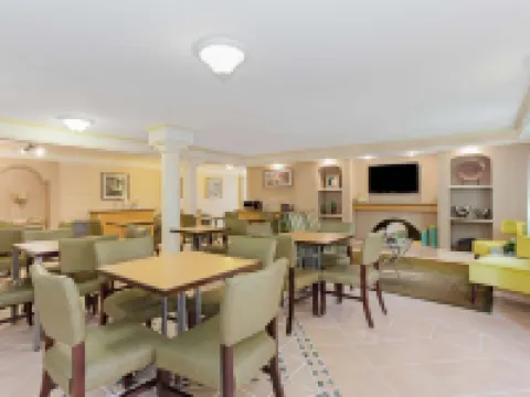 La Quinta Inn by Wyndham Orlando Airport West オーランドのホテル