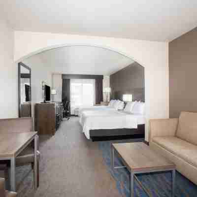 Holiday Inn Express & Suites MANHATTAN by IHG Rooms