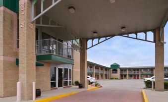 Super 8 by Wyndham Seguin