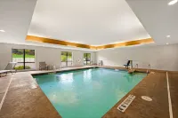 Comfort Suites Hudson I-94 - Pools