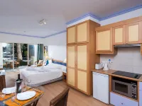 Paphos Gardens Holiday Resort Hoteles cerca de Playa SODAP