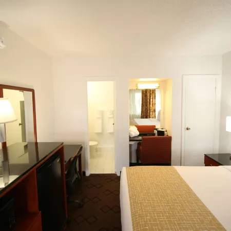 Travelodge by Wyndham Burbank-Glendale