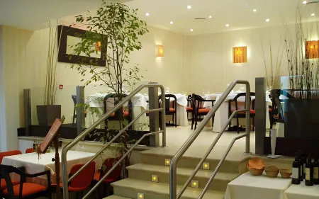 Hotel Villa de Barajas Отели рядом с достопримечательностью «Puesta De Sol Paracuellos-Torres Madrid»