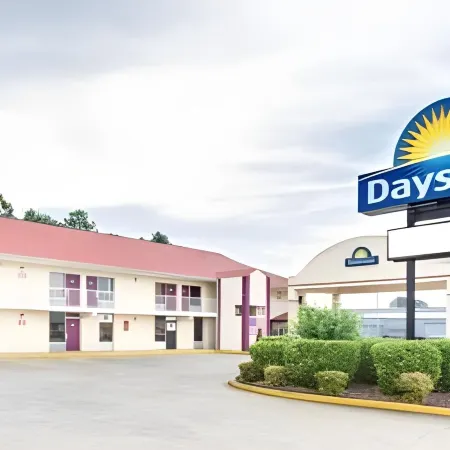 Days Inn by Wyndham Muscle Shoals Florence