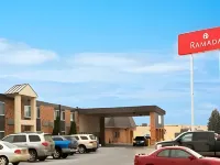 Ramada by Wyndham Bismarck - parking