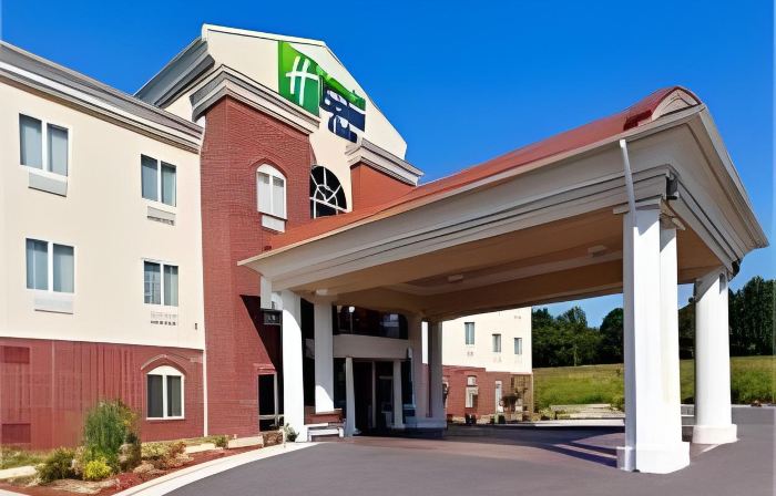 Holiday Inn Express & Suites Malvern by IHG