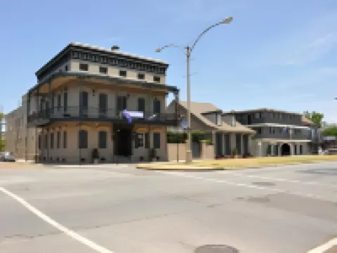 New Orleans Courtyard Hotel by the French Quarter Hotels near Louis Armstrong Park