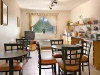 Super 8 by Wyndham Phillips