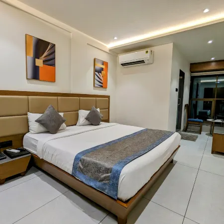 Hotel Red Chillee Restro