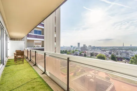 Luxury Apartment with Full City View and Pool