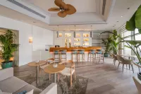 Sesimbra Oceanfront Hotel - Preferred Hotels and Resorts - С баром