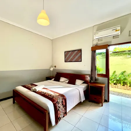 Wisma Anugerah Redpartner Near Masjid Zayed Solo