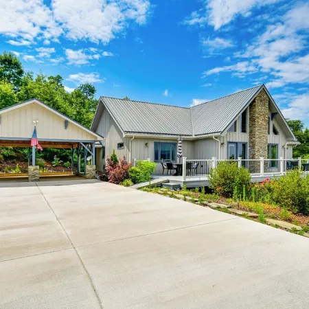 Nebo Home w/ Hot Tub: Wheelchair Accessible
