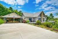 Nebo Home w/ Hot Tub: Wheelchair Accessible - 3-Star
