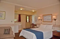 Isaiah Tubbs Resort & Conference Centre Hotels near Sir John A Macdonald Sculpture Holding Court